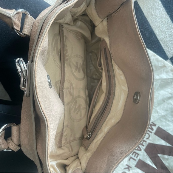 Michael Kors Hamilton Large Tote - Picture 6 of 6